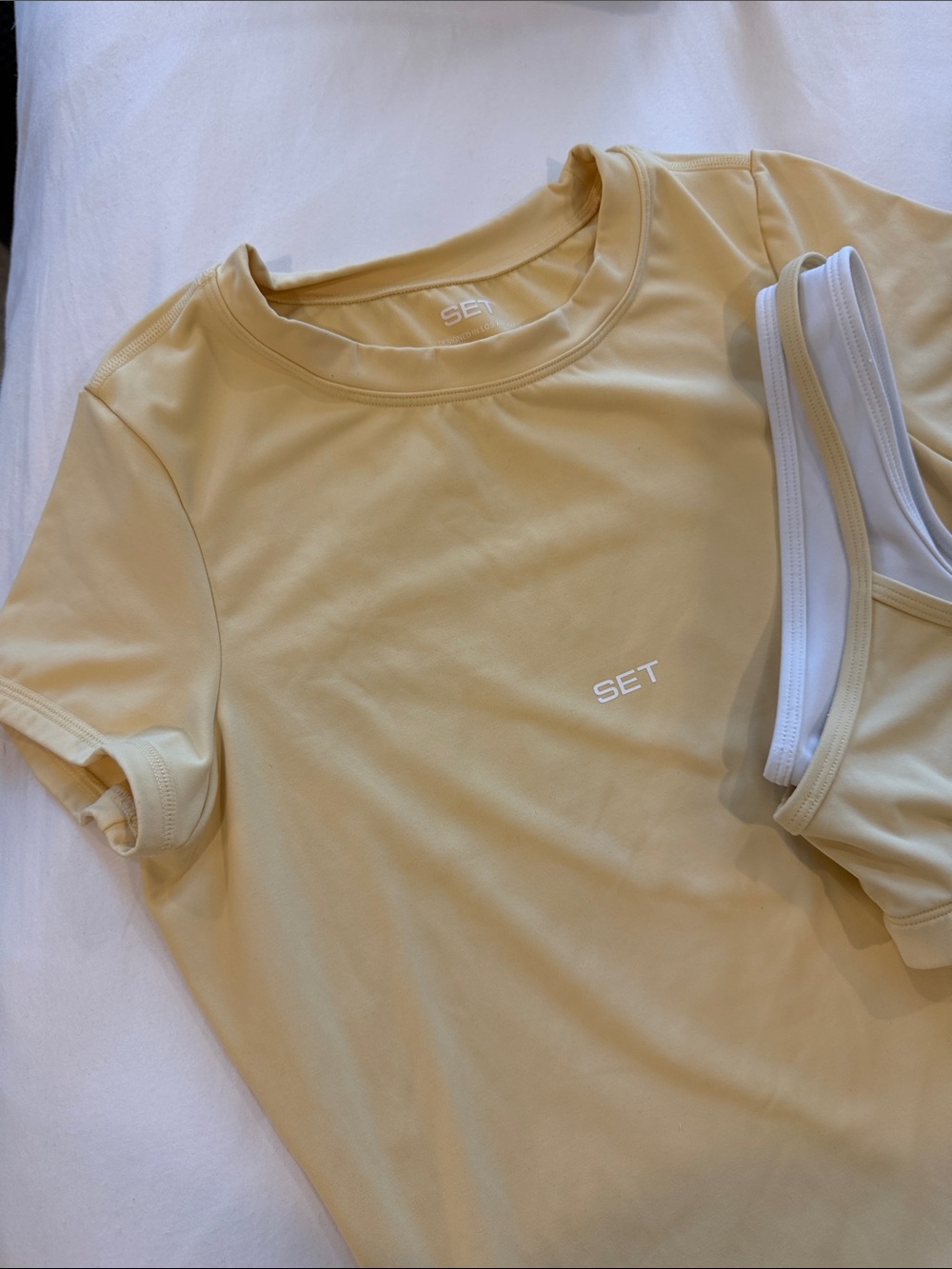 Set Active Yellow Top & Bra - Picture 5 of 9